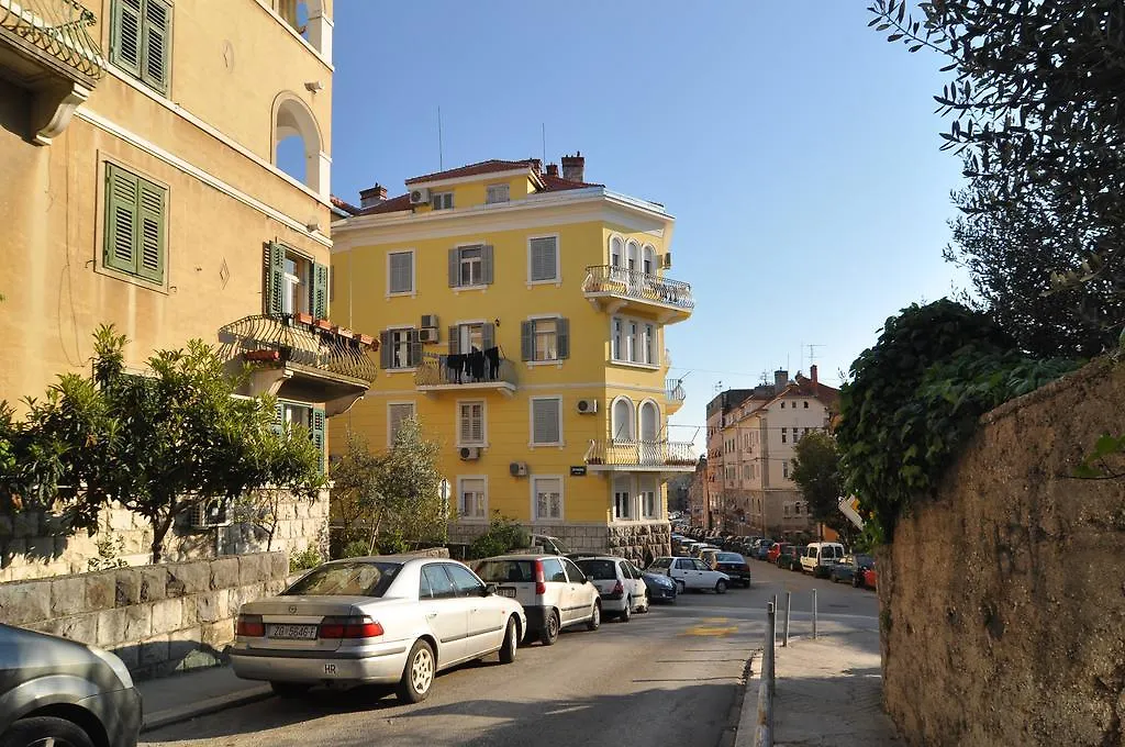 Deluxe Apartments & Rooms Sarella Split Croácia