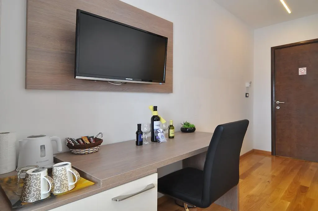 Deluxe Apartments & Rooms Sarella Split