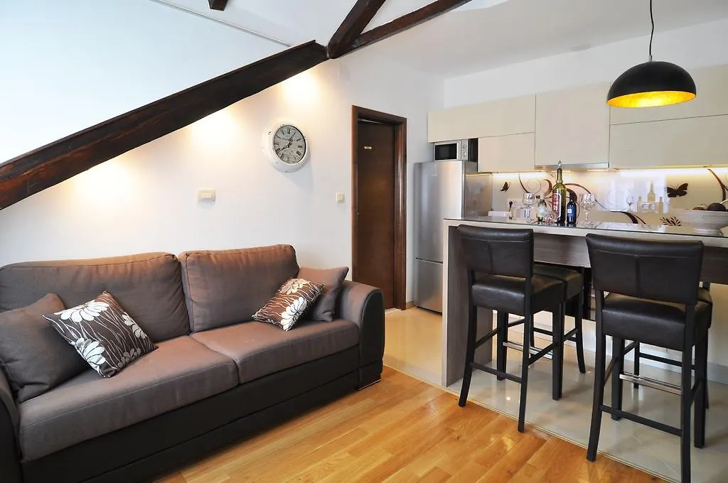 Deluxe Apartments & Rooms Sarella Split