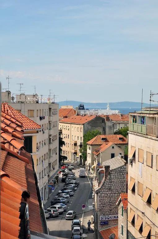 Deluxe Apartments & Rooms Sarella Split