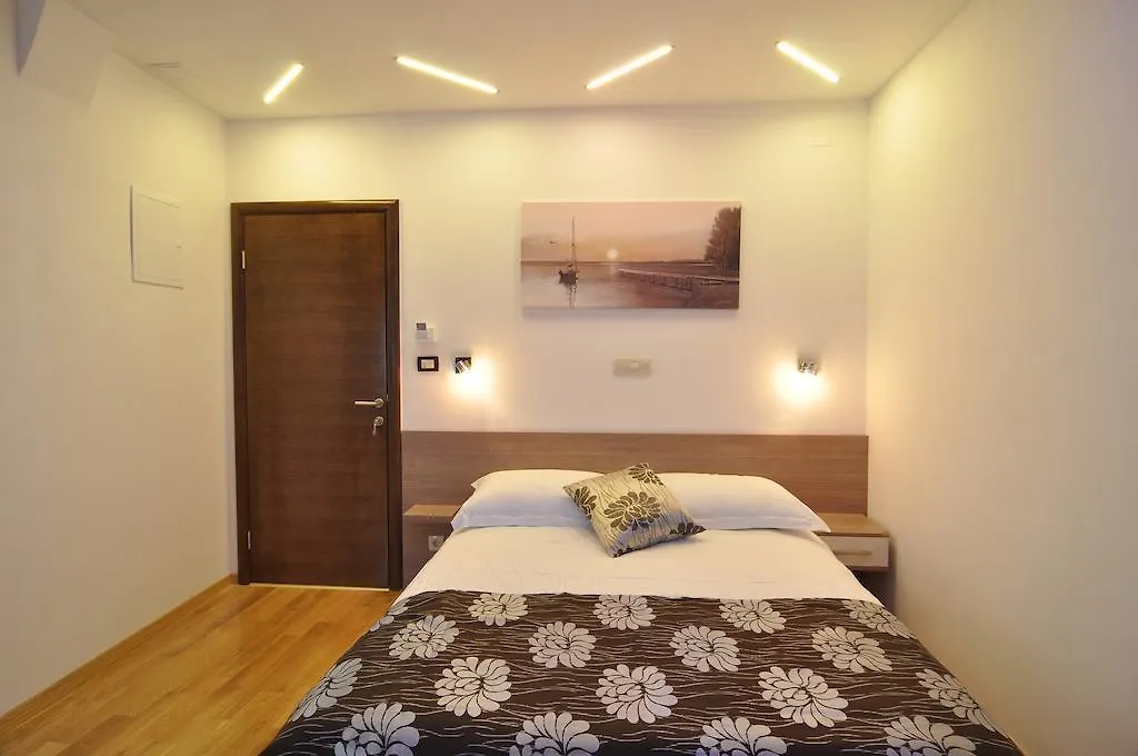 Deluxe Apartments & Rooms Sarella Split Croácia