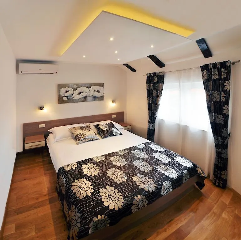 Deluxe Apartments & Rooms Sarella Split