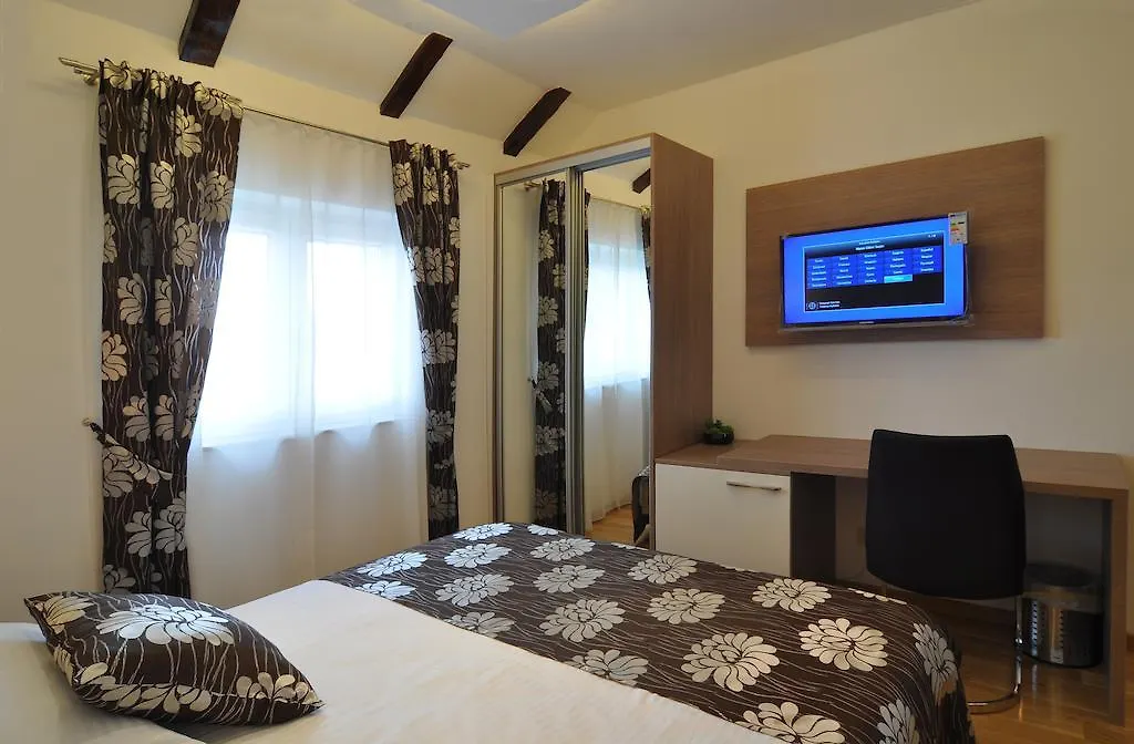 Deluxe Apartments & Rooms Sarella Split