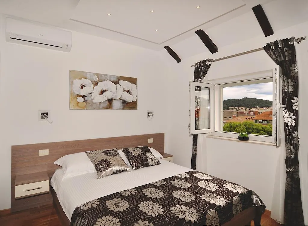 Deluxe Apartments & Rooms Sarella Split
